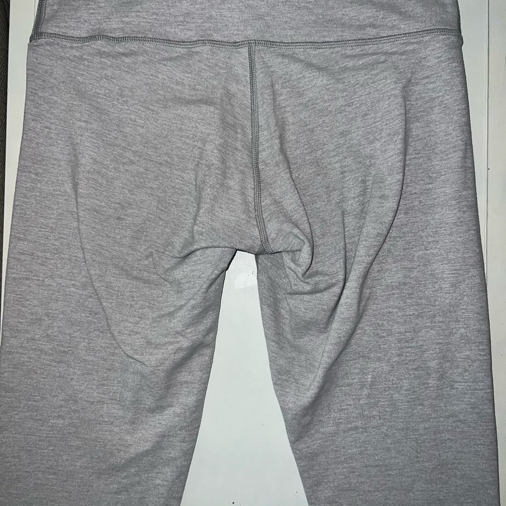 Lululemon Athletica Light Gray Leggings Size 6